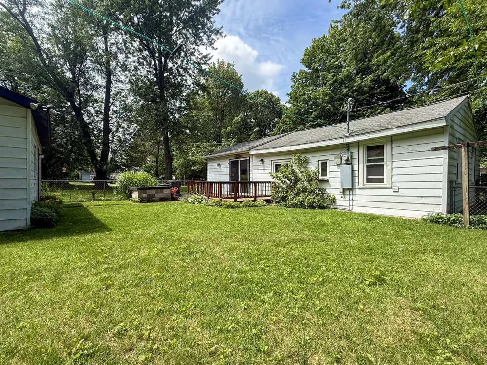 52411 Lakeview Drive Dowagiac, MI 49047
