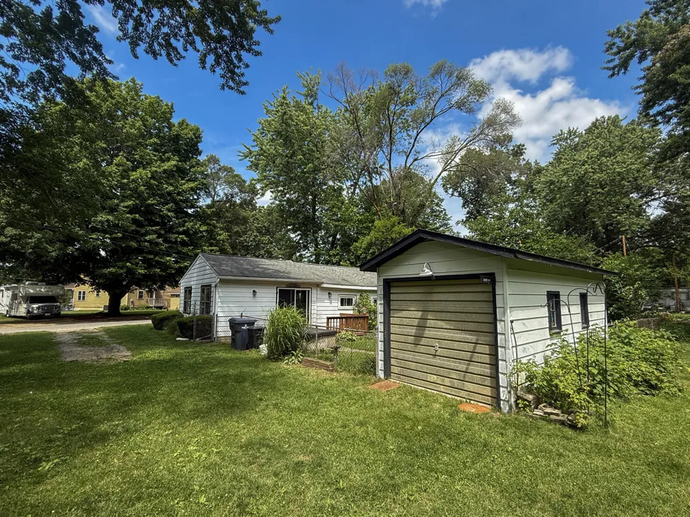 52411 Lakeview Drive Dowagiac, MI 49047