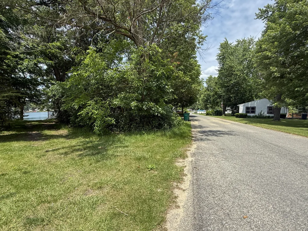 52411 Lakeview Drive Dowagiac, MI 49047