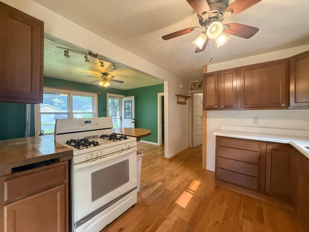 52411 Lakeview Drive Dowagiac, MI 49047