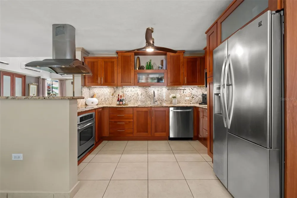 377 CORREDOR DE LA ARBOLEDA Dorado, PR 00646