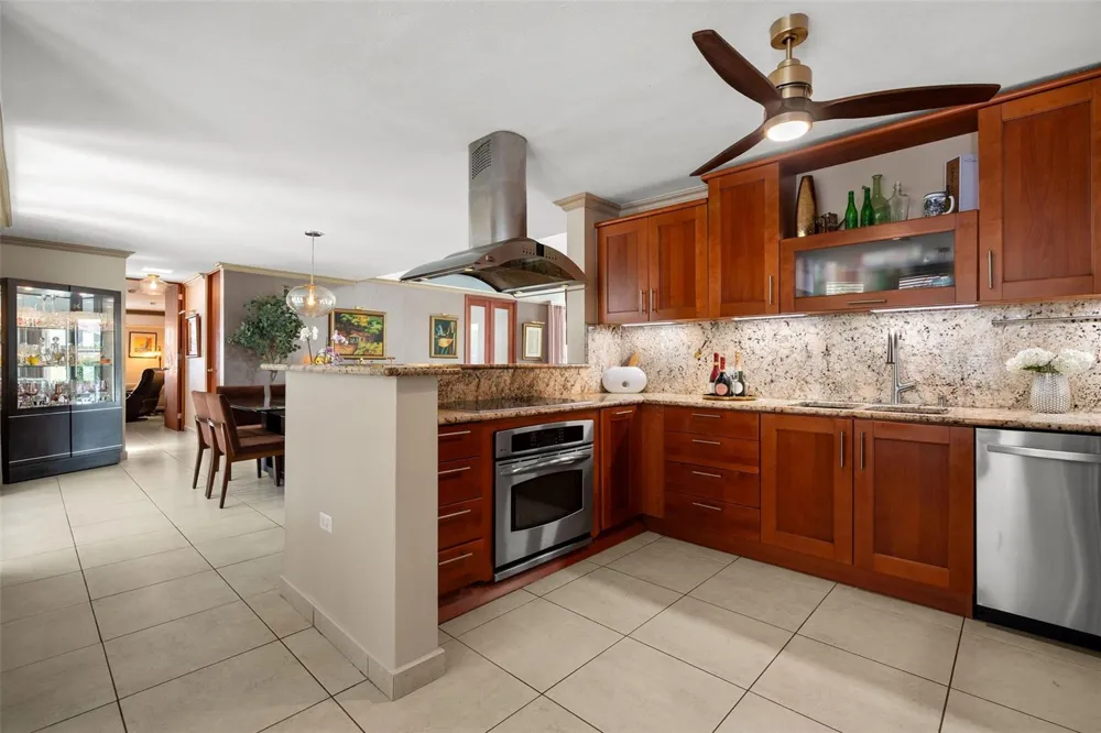377 CORREDOR DE LA ARBOLEDA Dorado, PR 00646