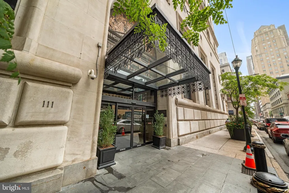 111 S 15TH STREET #2008 Philadelphia, PA 19102