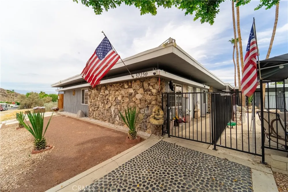 37250 Bankside Drive Cathedral City, CA 92234
