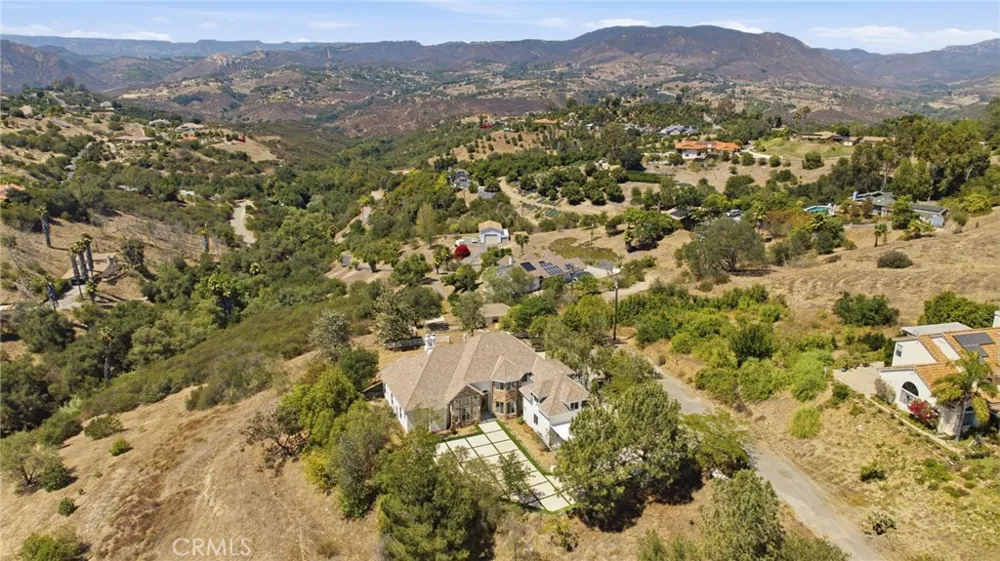 1094 Hillcrest View Lane Fallbrook, CA 92028