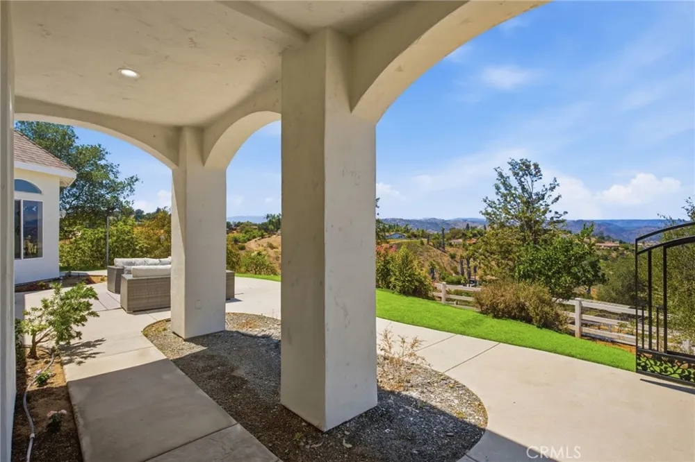 1094 Hillcrest View Lane Fallbrook, CA 92028