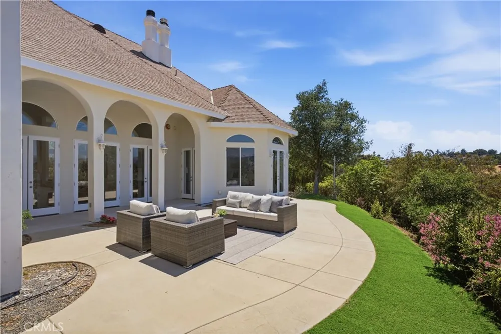 1094 Hillcrest View Lane Fallbrook, CA 92028