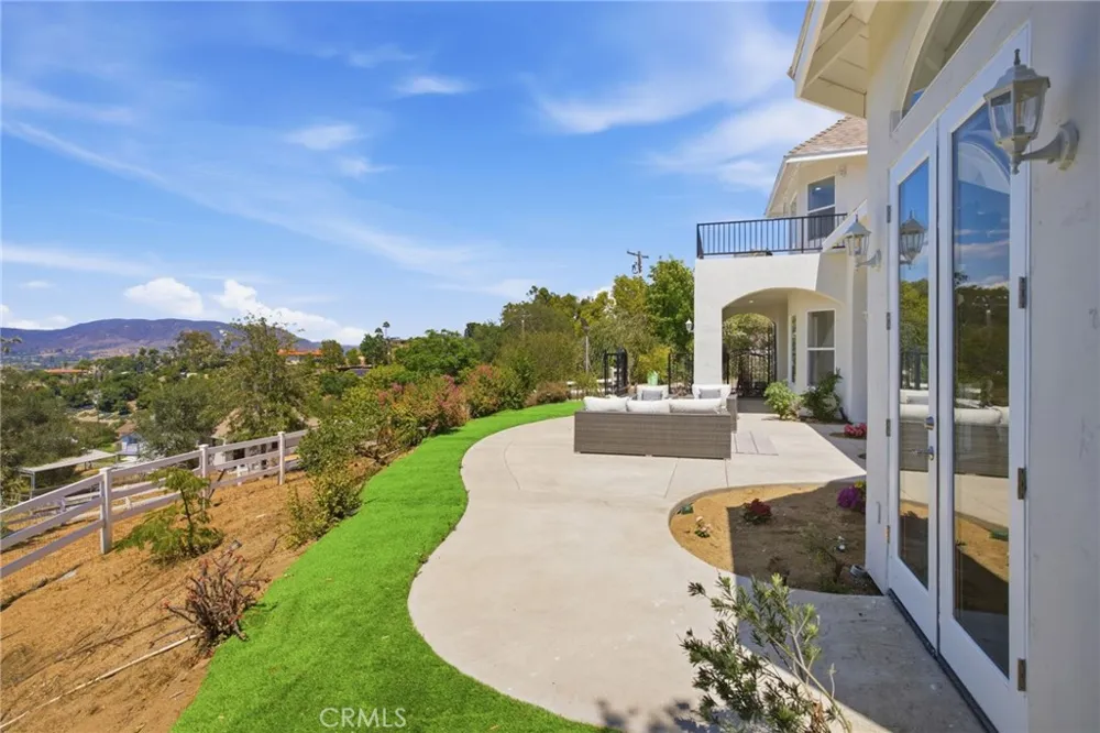 1094 Hillcrest View Lane Fallbrook, CA 92028