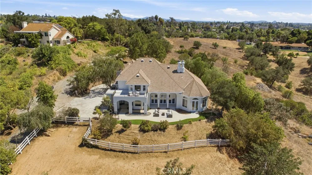 1094 Hillcrest View Lane Fallbrook, CA 92028