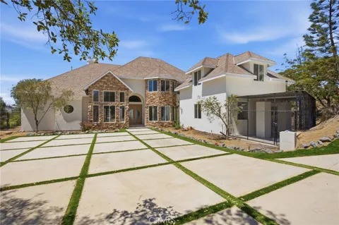 1094 Hillcrest View Lane