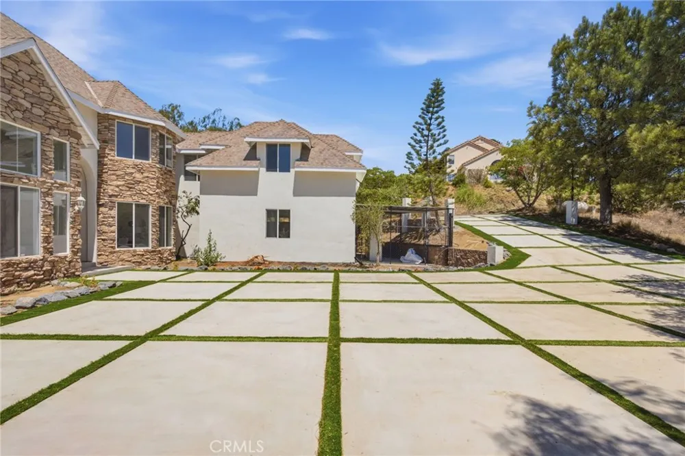 1094 Hillcrest View Lane Fallbrook, CA 92028