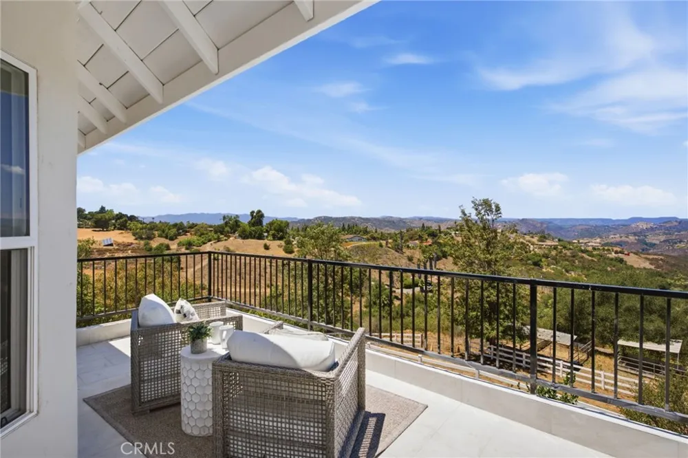 1094 Hillcrest View Lane Fallbrook, CA 92028