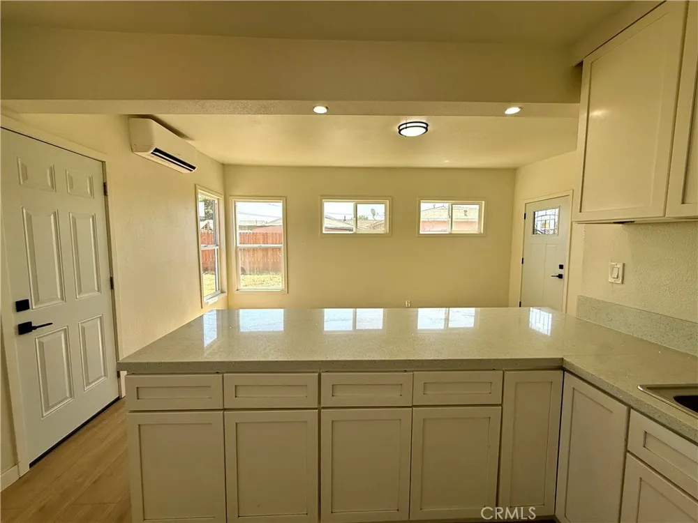 4953 E San Carlos Compton, CA 90221