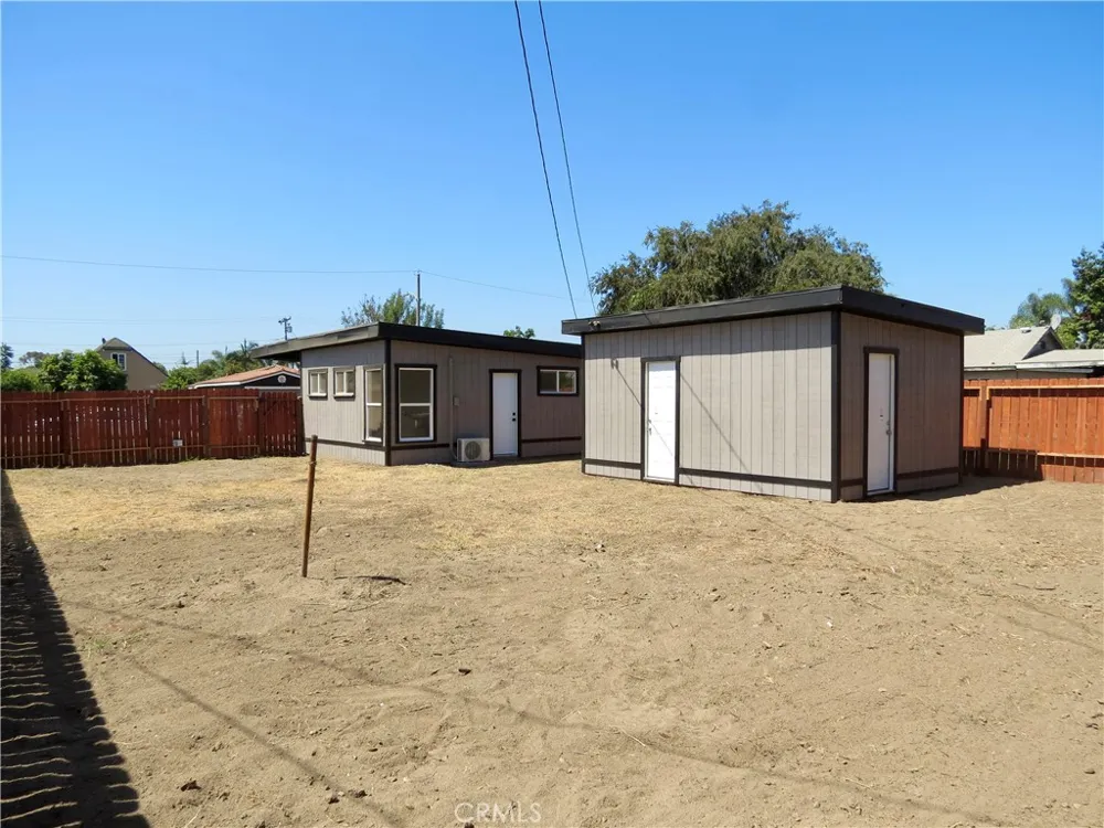 4953 E San Carlos Compton, CA 90221