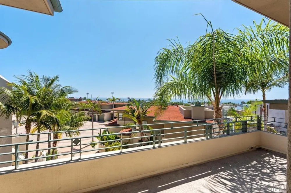7157 Fay Ave La Jolla, CA 92037