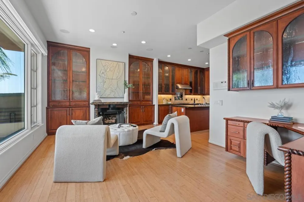 7157 Fay Ave La Jolla, CA 92037