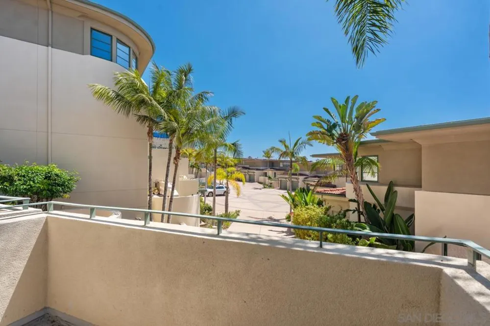 7157 Fay Ave La Jolla, CA 92037