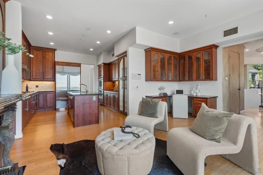 7157 Fay Ave La Jolla, CA 92037