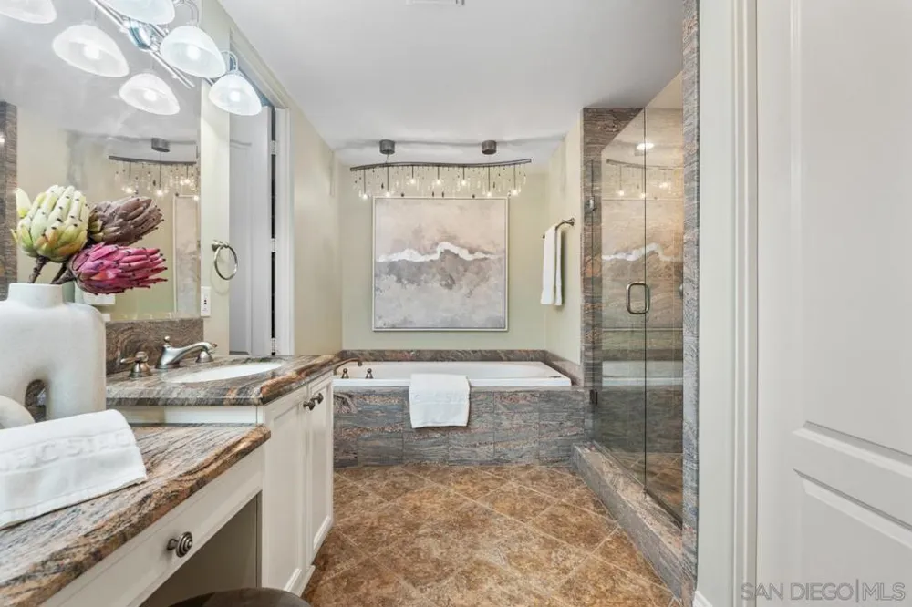 7157 Fay Ave La Jolla, CA 92037