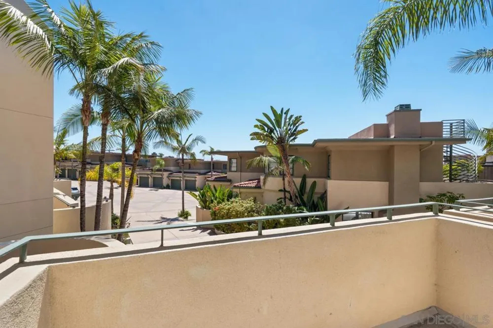 7157 Fay Ave La Jolla, CA 92037