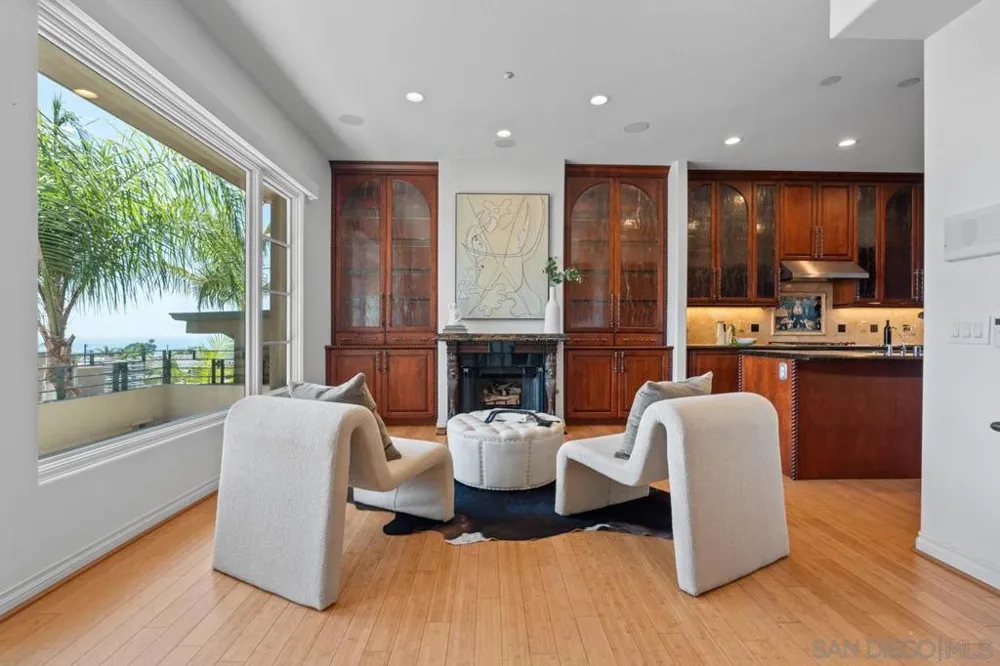 7157 Fay Ave La Jolla, CA 92037