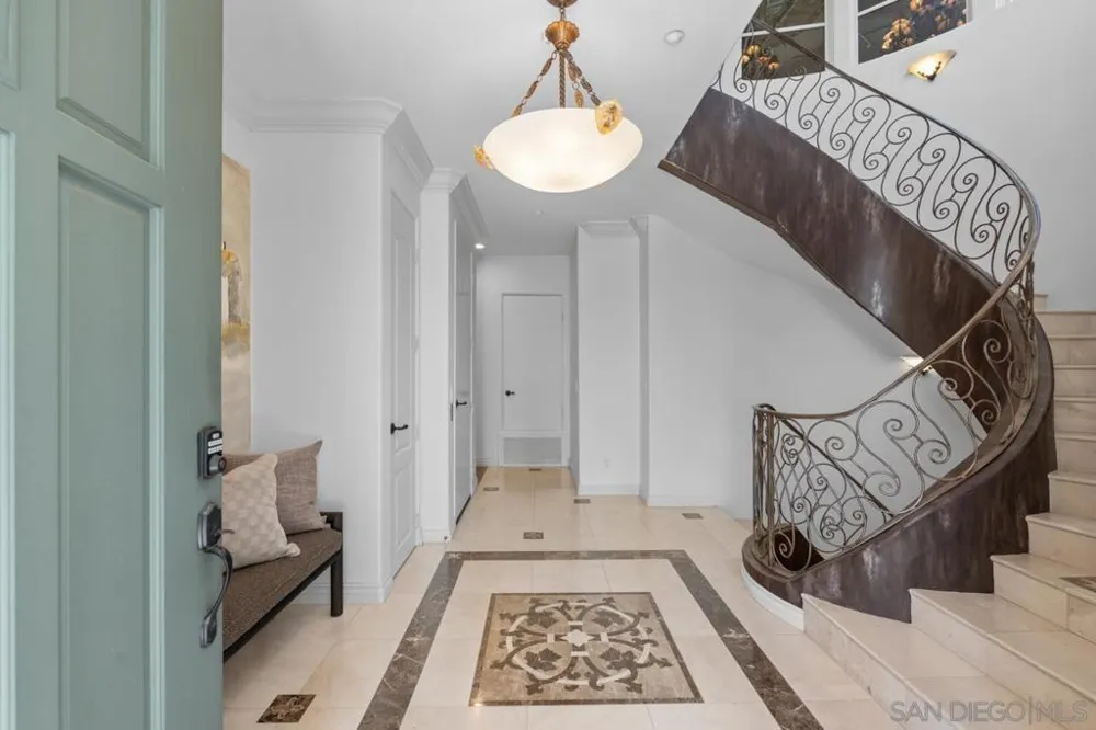 7157 Fay Ave La Jolla, CA 92037