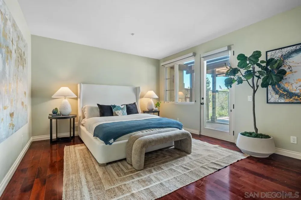 7157 Fay Ave La Jolla, CA 92037