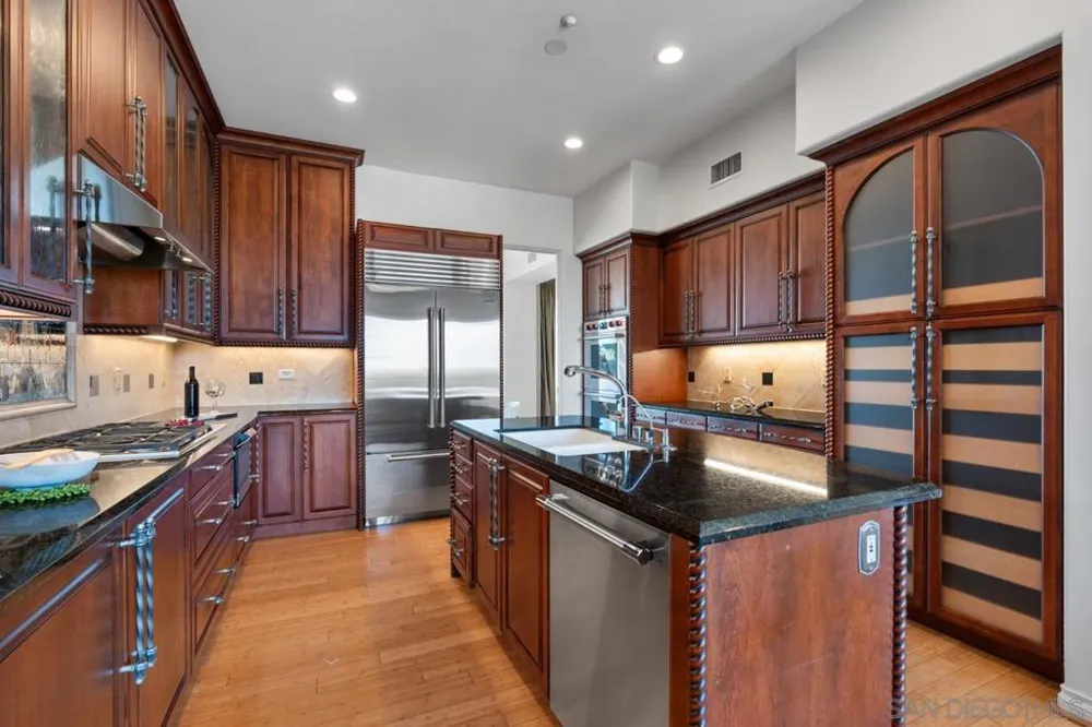 7157 Fay Ave La Jolla, CA 92037