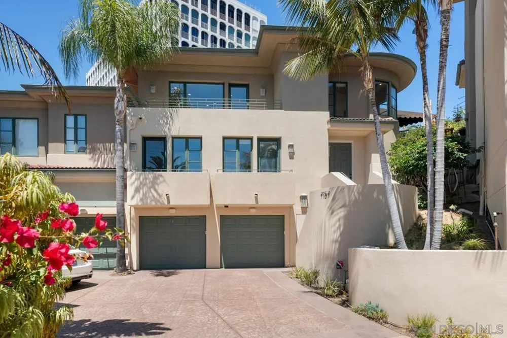 7157 Fay Ave La Jolla, CA 92037