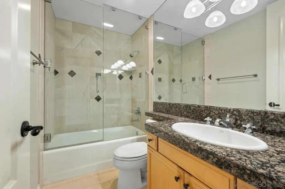 7157 Fay Ave La Jolla, CA 92037
