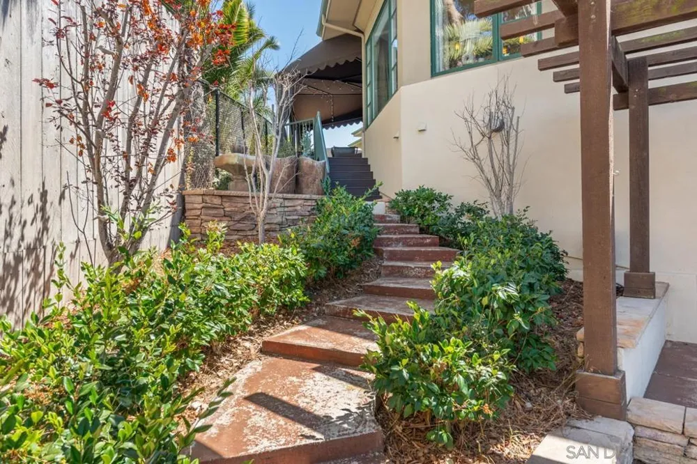 7157 Fay Ave La Jolla, CA 92037