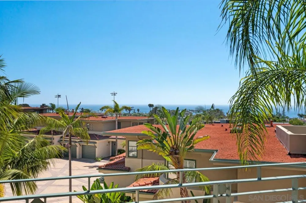 7157 Fay Ave La Jolla, CA 92037