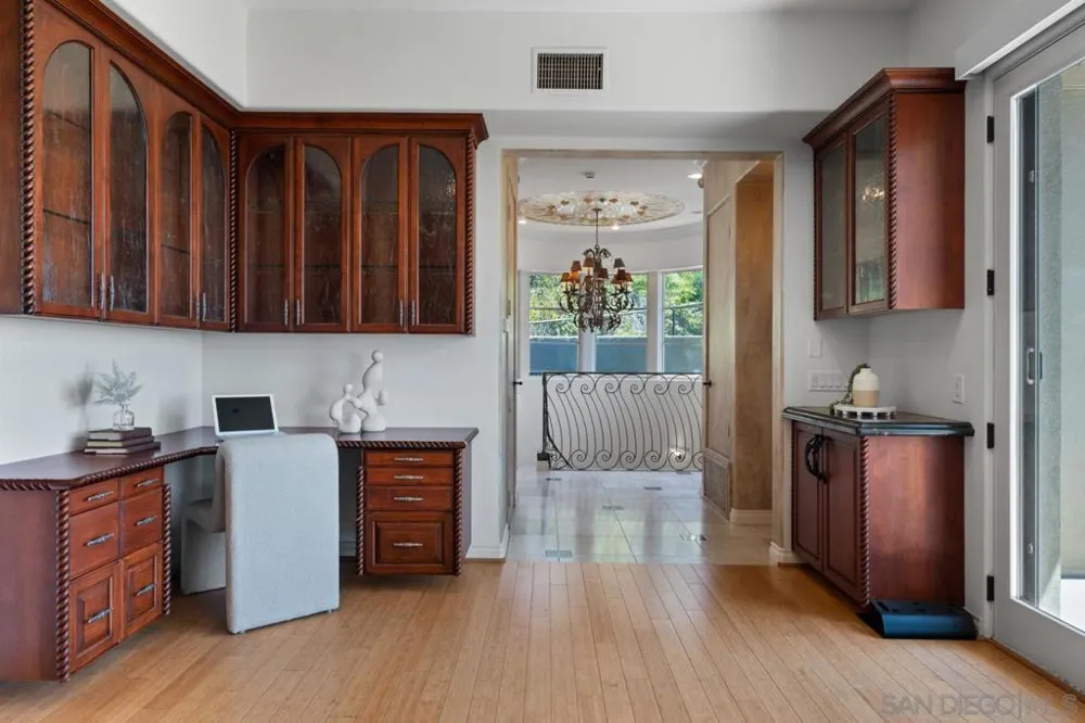 7157 Fay Ave La Jolla, CA 92037