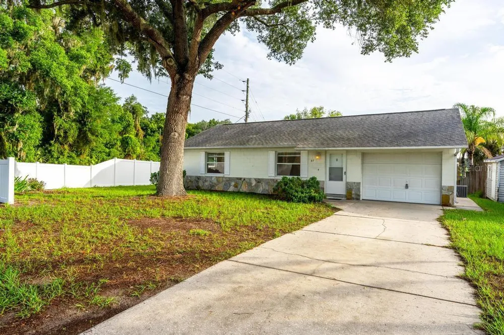 57 CAYMAN CIRCLE Umatilla, FL 32784