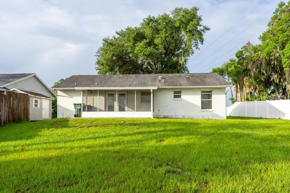 57 CAYMAN CIRCLE Umatilla, FL 32784