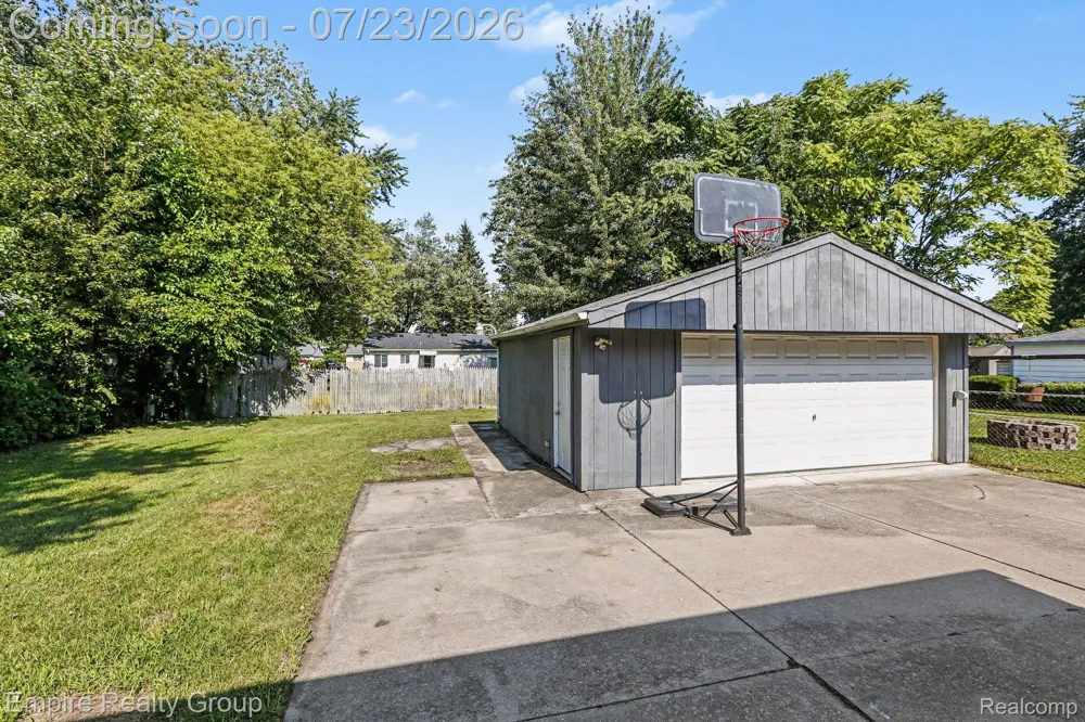 15819 Kerstyn Street Taylor City, MI 48180