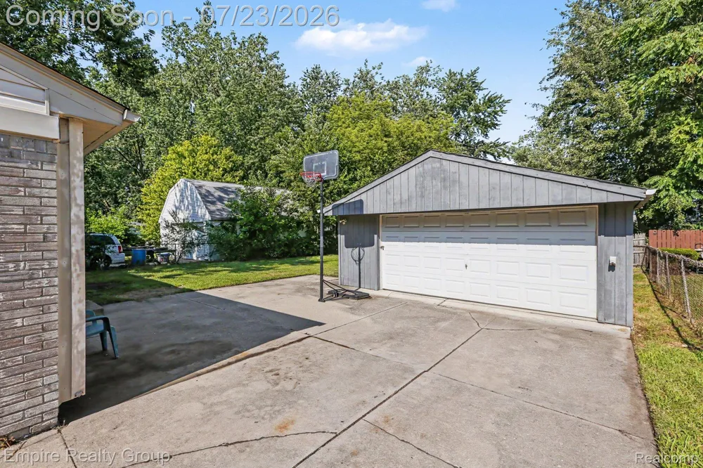 15819 Kerstyn Street Taylor City, MI 48180