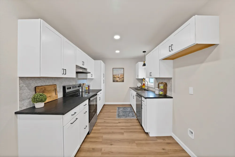 1104 E Russell Avenue Carrollton, TX 75006