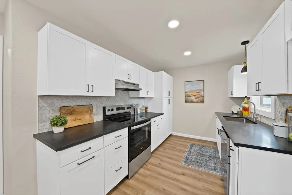 1104 E Russell Avenue Carrollton, TX 75006