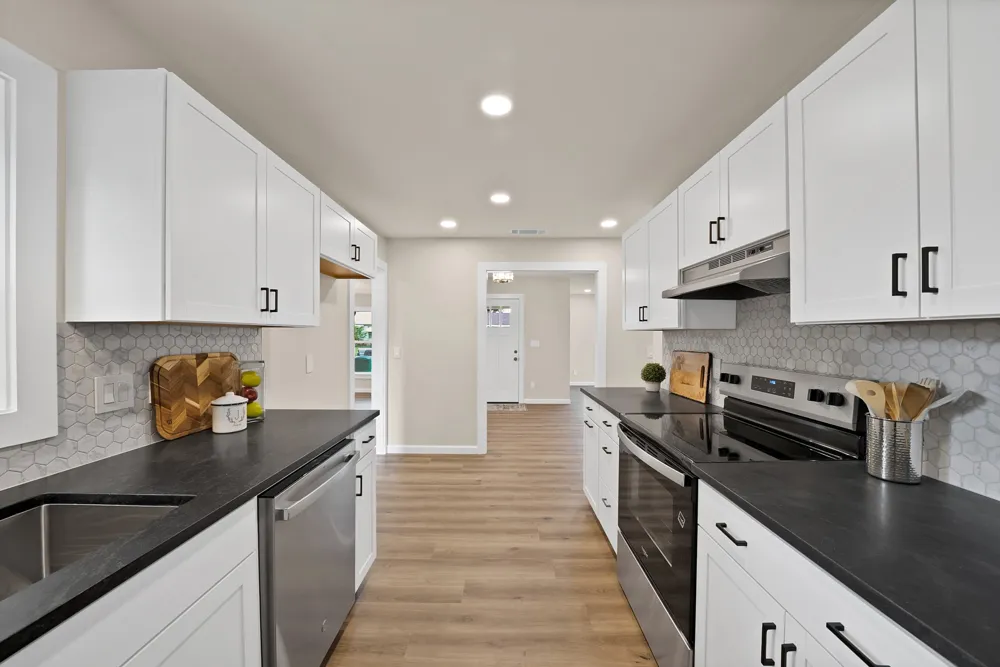 1104 E Russell Avenue Carrollton, TX 75006