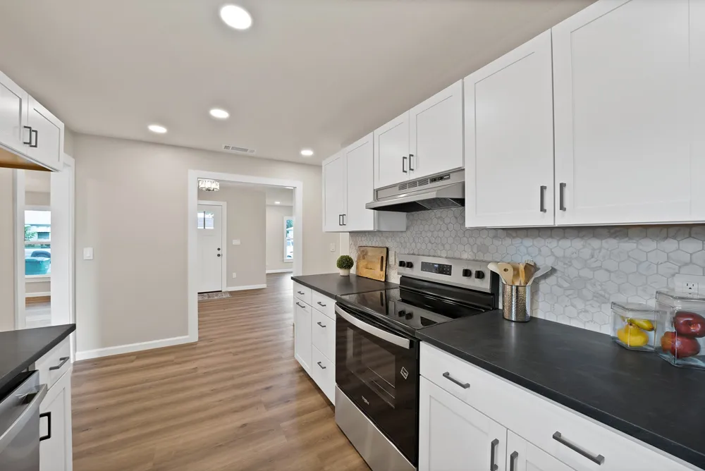 1104 E Russell Avenue Carrollton, TX 75006