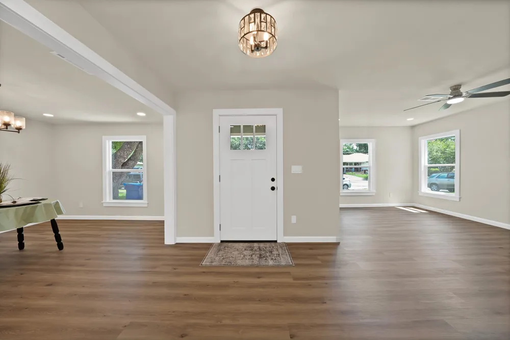 1104 E Russell Avenue Carrollton, TX 75006