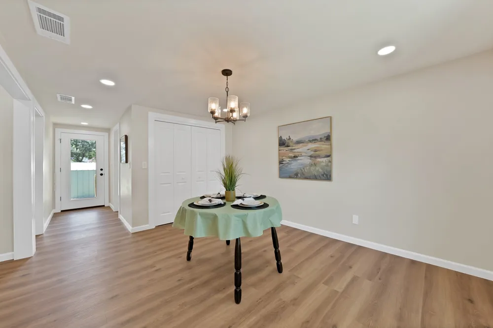 1104 E Russell Avenue Carrollton, TX 75006