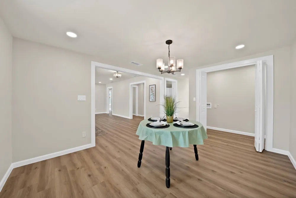 1104 E Russell Avenue Carrollton, TX 75006