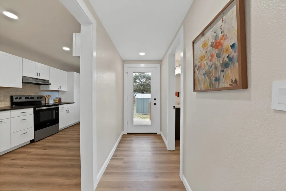 1104 E Russell Avenue Carrollton, TX 75006