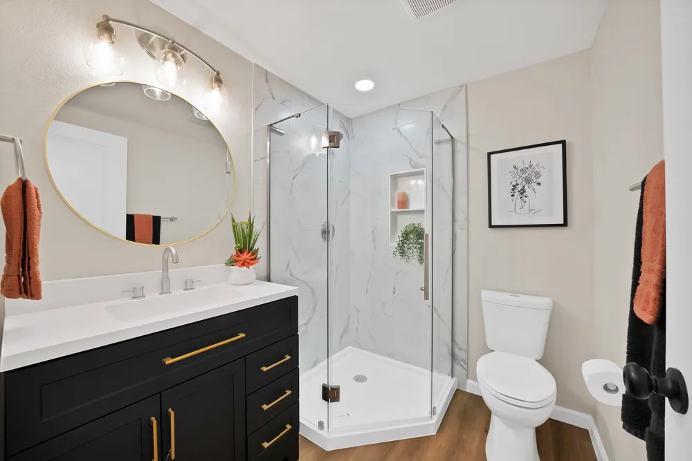 1104 E Russell Avenue Carrollton, TX 75006