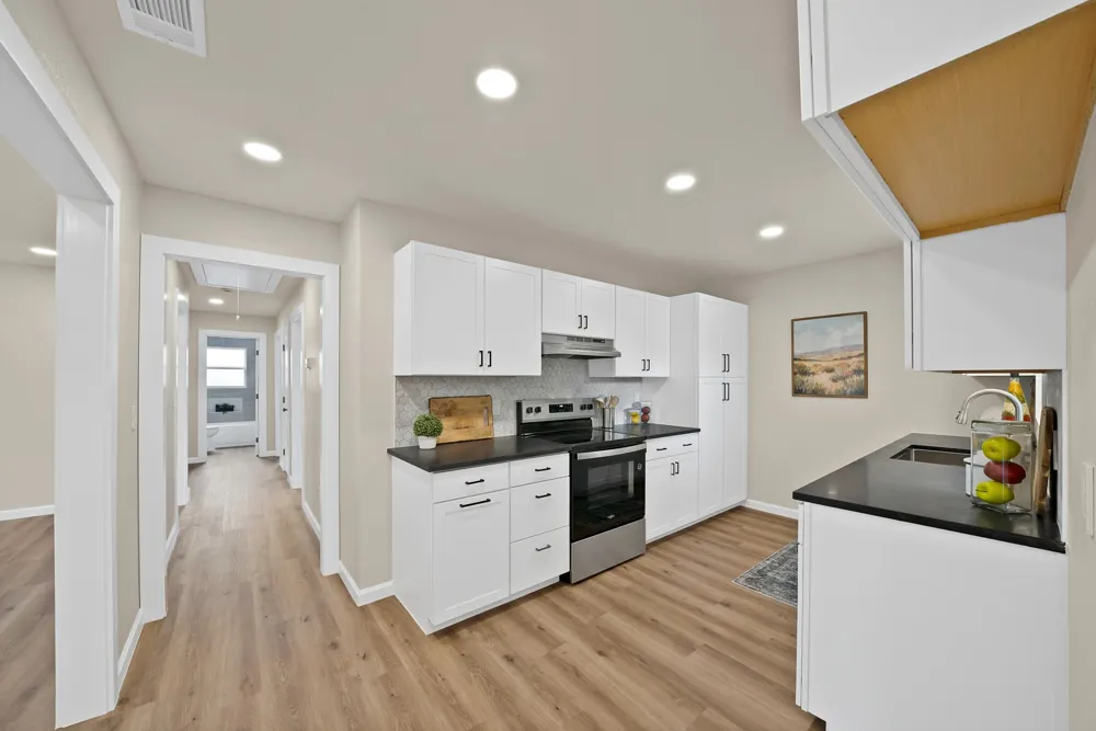 1104 E Russell Avenue Carrollton, TX 75006