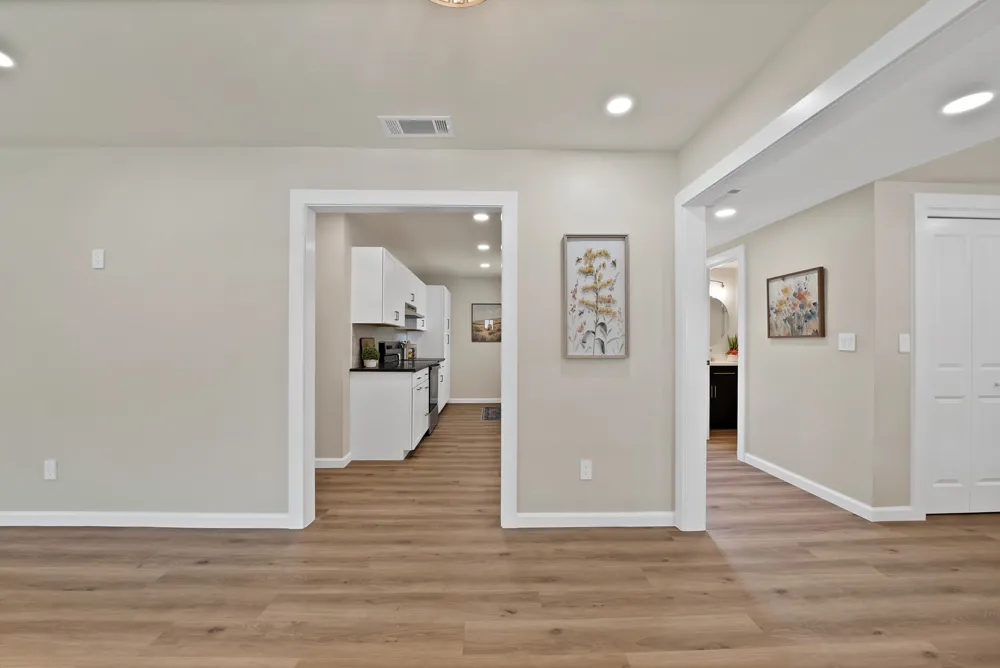 1104 E Russell Avenue Carrollton, TX 75006