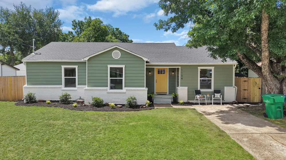 1104 E Russell Avenue Carrollton, TX 75006