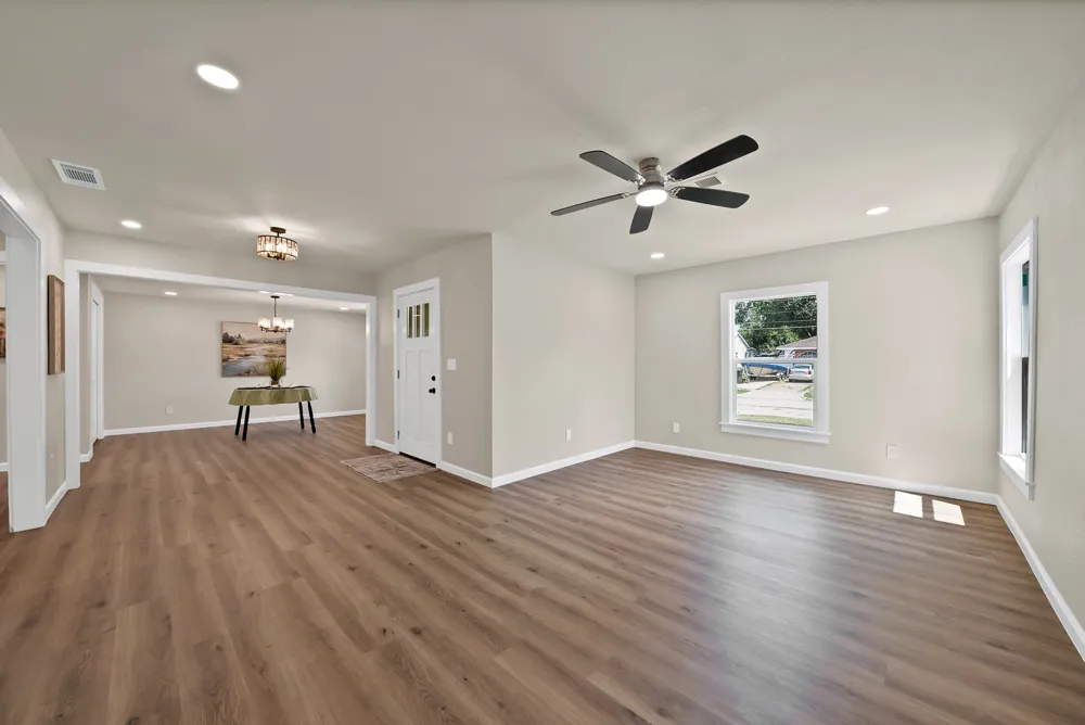1104 E Russell Avenue Carrollton, TX 75006